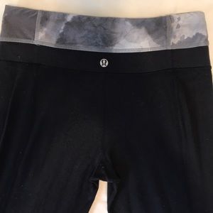 Lululemon yoga pants, marble gray top
